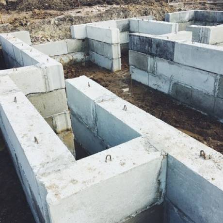 Strong Foundations Engineered for New England Homes Contractor building concrete block foundation wall on Massachusetts home